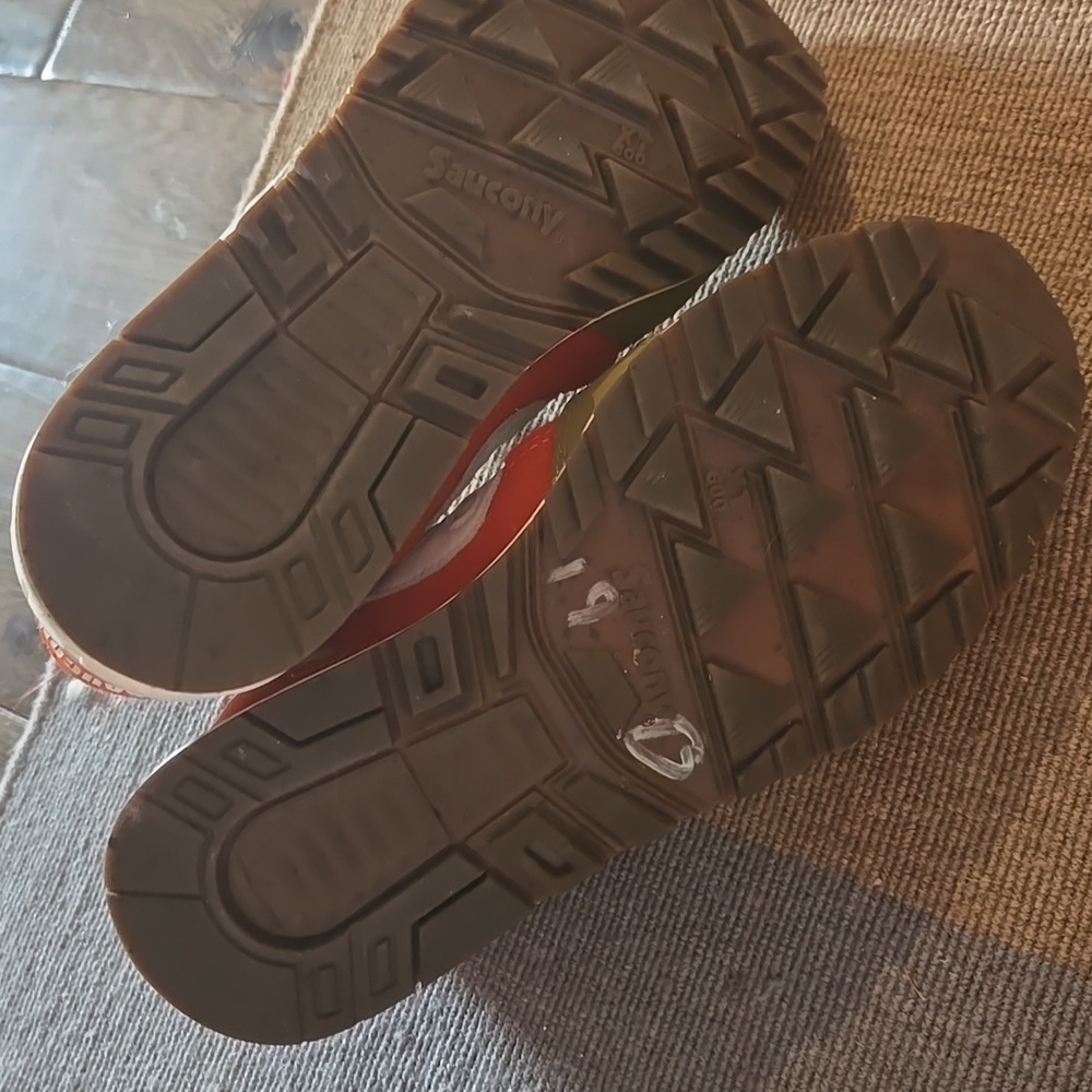 Saucony Shadow 5000 Sneakers in Red, Green, and Blue, Mens 9.5, Unisex, Damaged - Picture 8 of 8